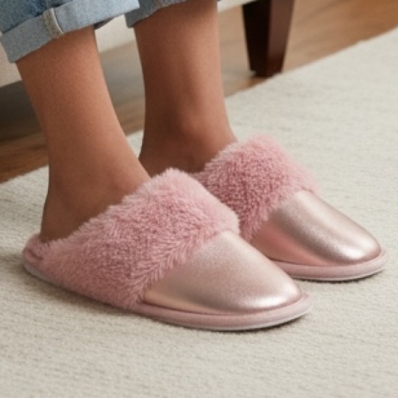 Auden Shoes - Women’s metallic Pink Fuzzy Slippers